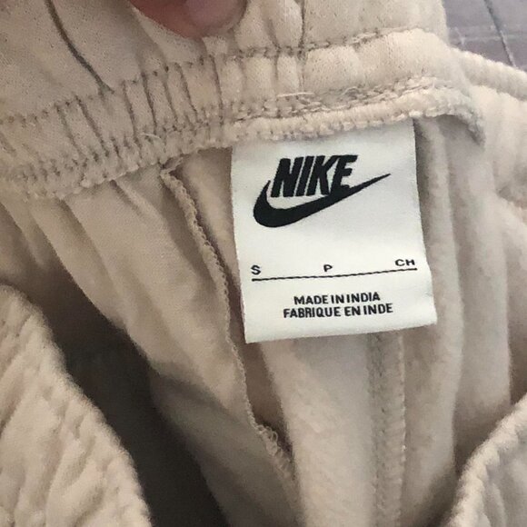 Cream Nike sweatpants with elastic waistband - Picture 3 of 6